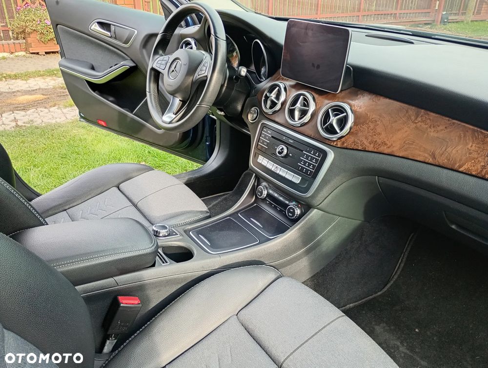 Mercedes-Benz GLA - 8