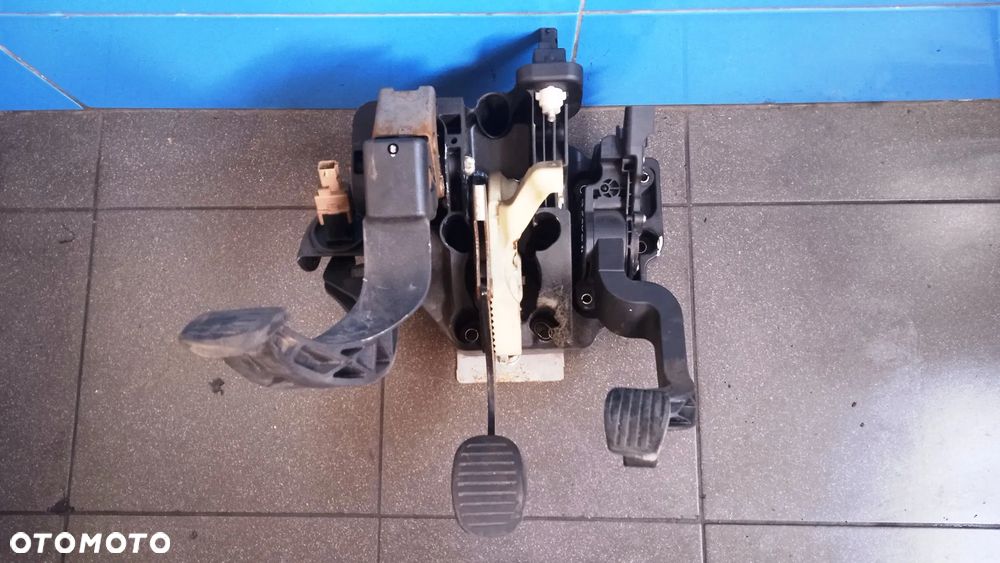 Pedały gaz hamulec sprzęgło Fiat Bravo II 517856400 51778201 - 1