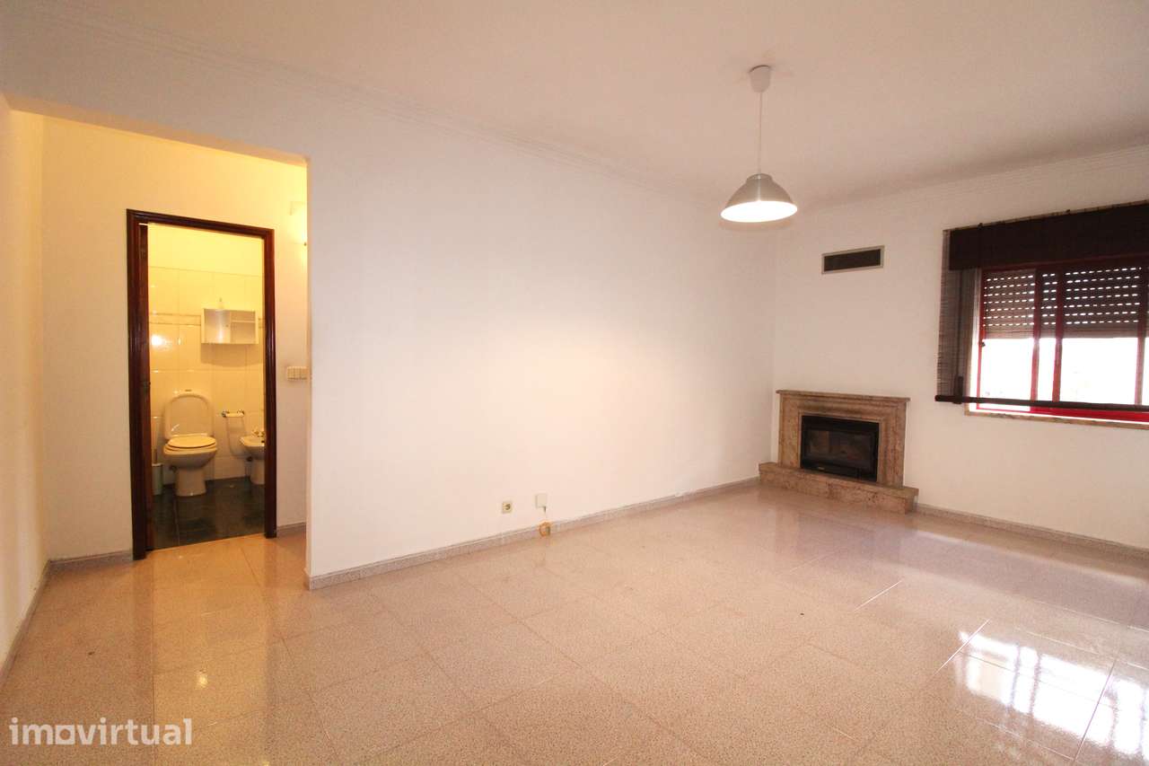 CORROIOS CENTRO - Apartamento T1 Cozinha Independente! - Grande imagem: 4/12
