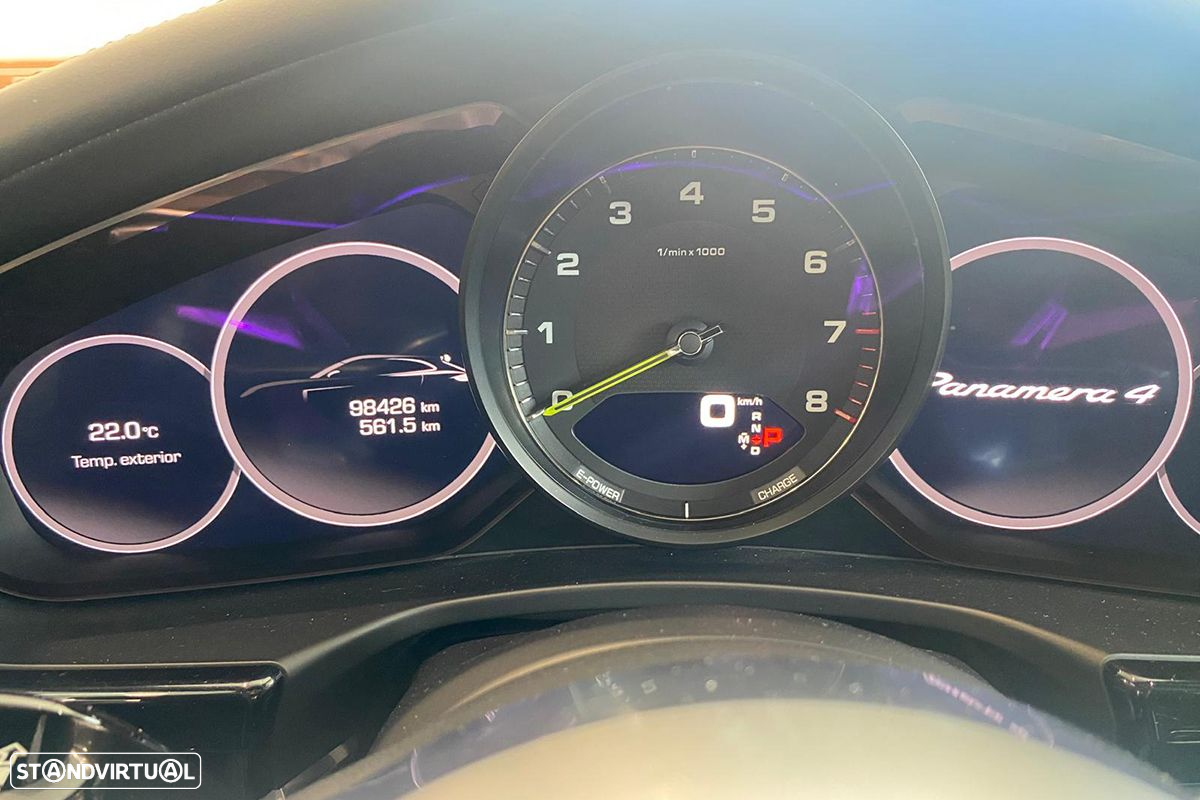Porsche Panamera Sport Turismo 4 E-Hybrid - 16
