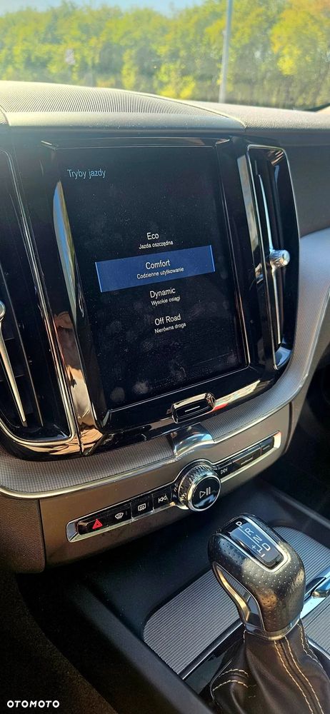 Volvo XC 60 D4 R-Design - 10