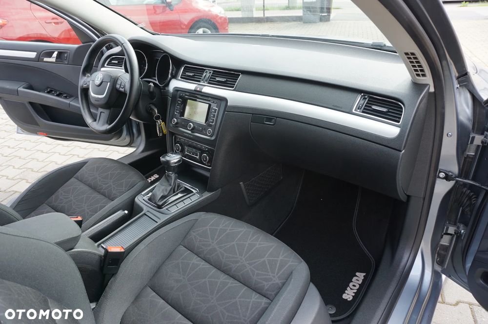 Skoda Superb 2.0 TDI DSG FAMILY - 26