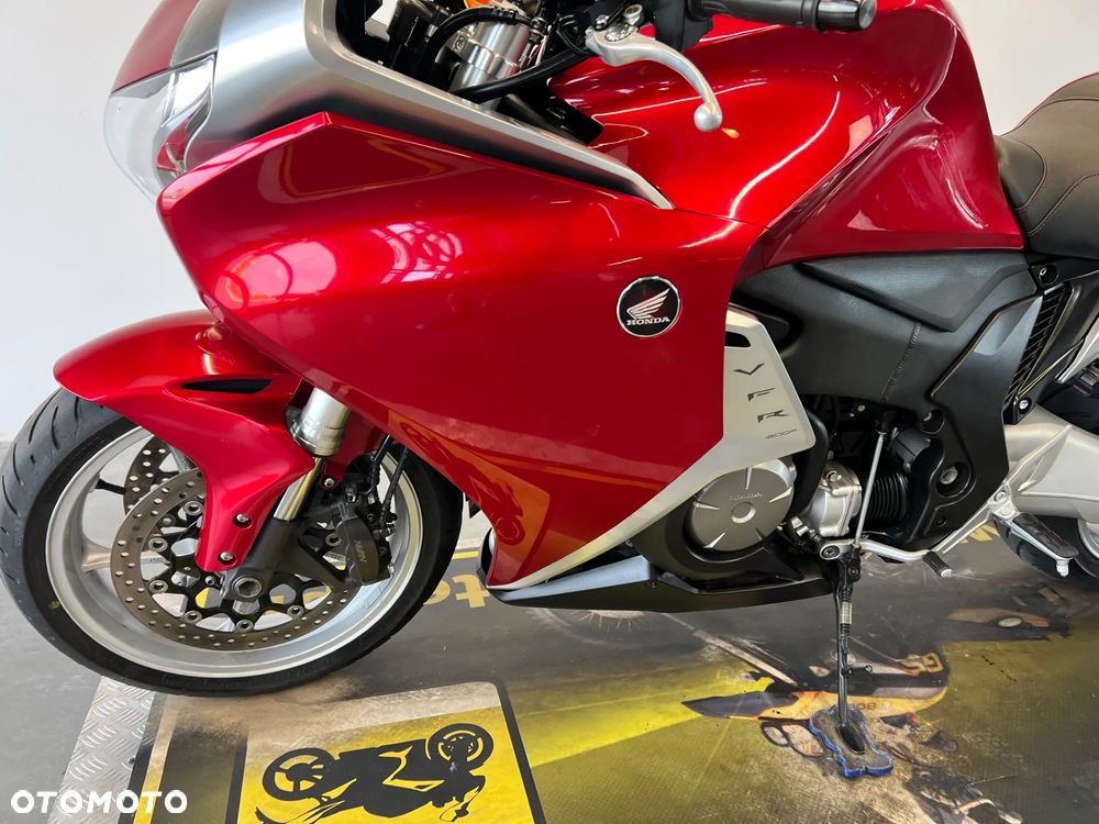 Honda VFR - 8
