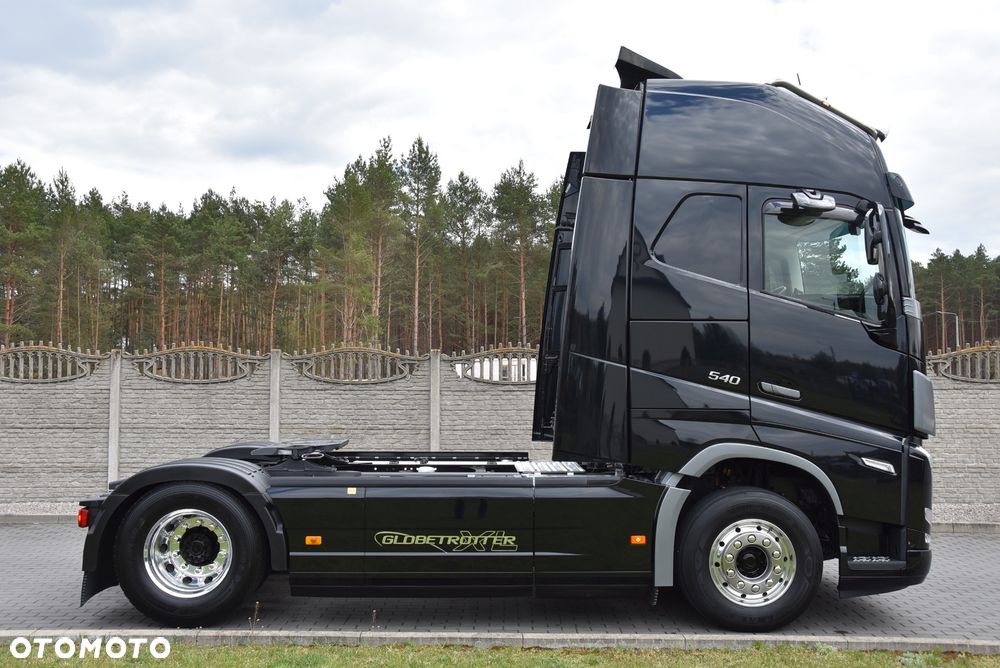 Volvo FH5 540 EURO6 / GLOBETROTTER XL / FULL-LED / KLIMA POSTOJOWA / NAWIGACJA / KAMERY / ALU FELGI / SKÓRY / CAŁY NA PODUSZKACH / TV / FULL OPCJA / STAN IDEALNY ! ! ! - 4