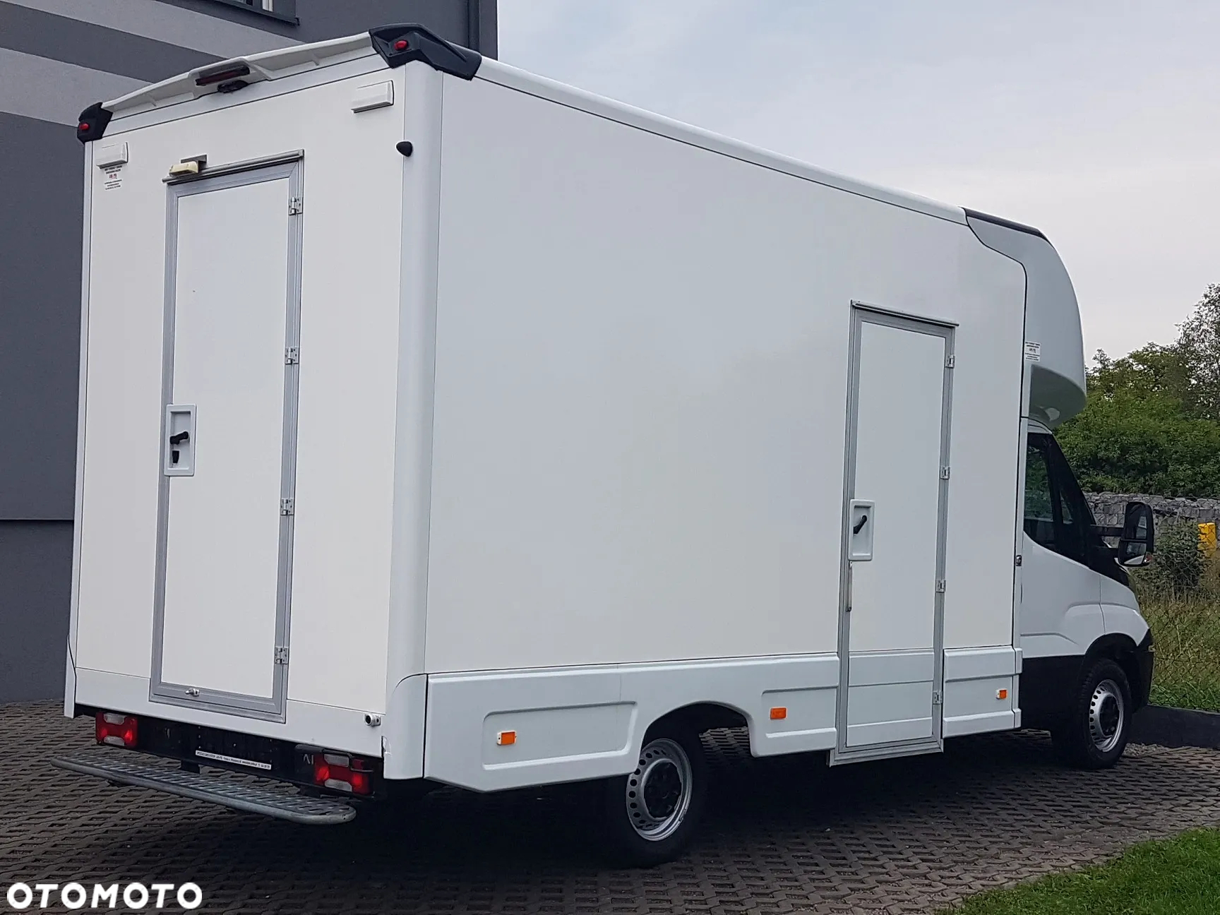 Iveco DAILY KONTENER NISKOPODŁOGOWY 4,31x2,24x2,43 FOODTRUCK SKLEP KAMPER KLIMA BAR KONIOWÓZ - 4