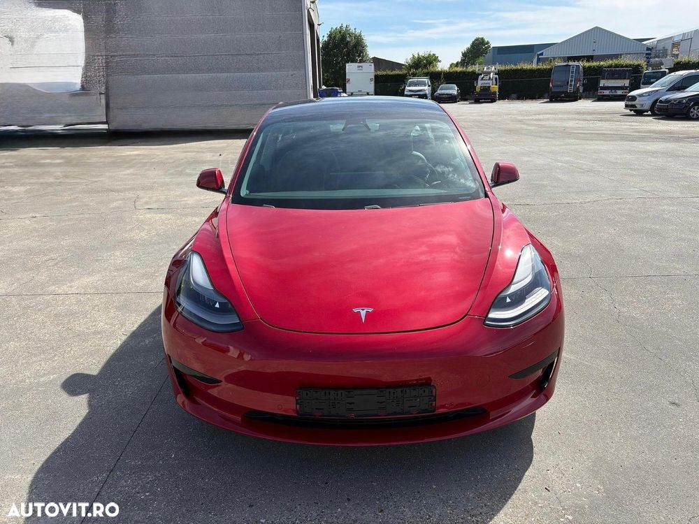 Tesla Model 3 - 1