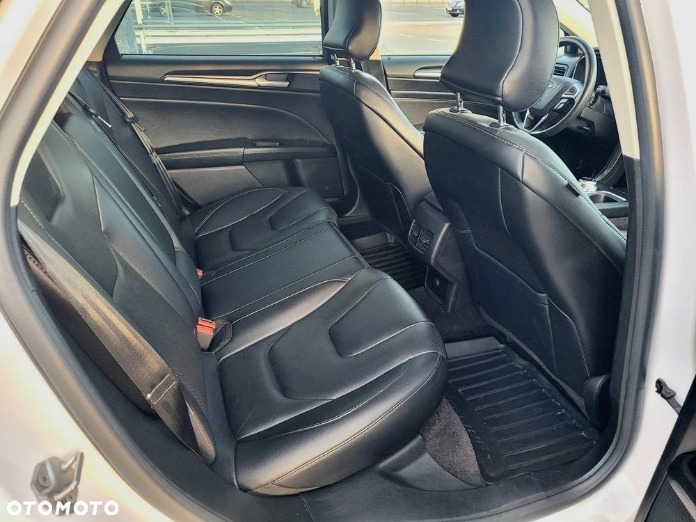 Ford Fusion - 25