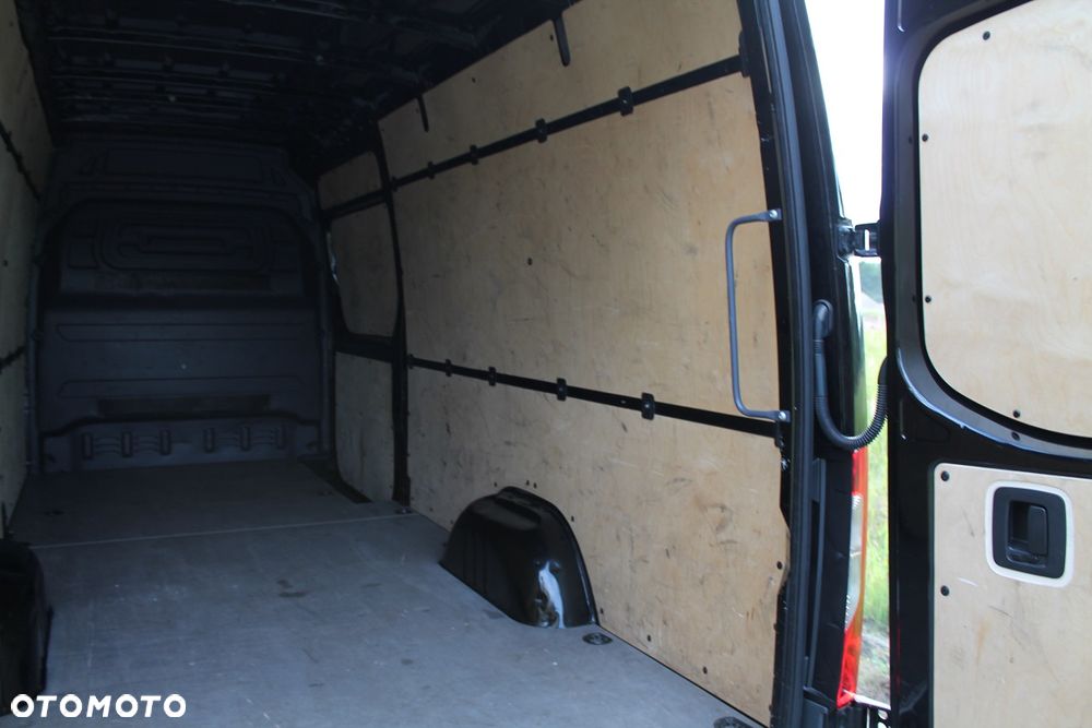 Mercedes-Benz Sprinter - 32