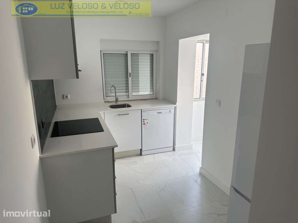 T2 Amadora REMODELADO, 2 frentes, 1 Marquise, 1 Varanda - Grande imagem: 2/17