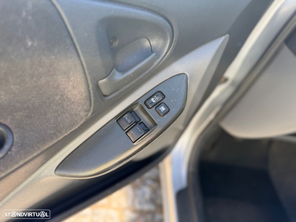 Toyota Yaris 1.0 Sol - 12