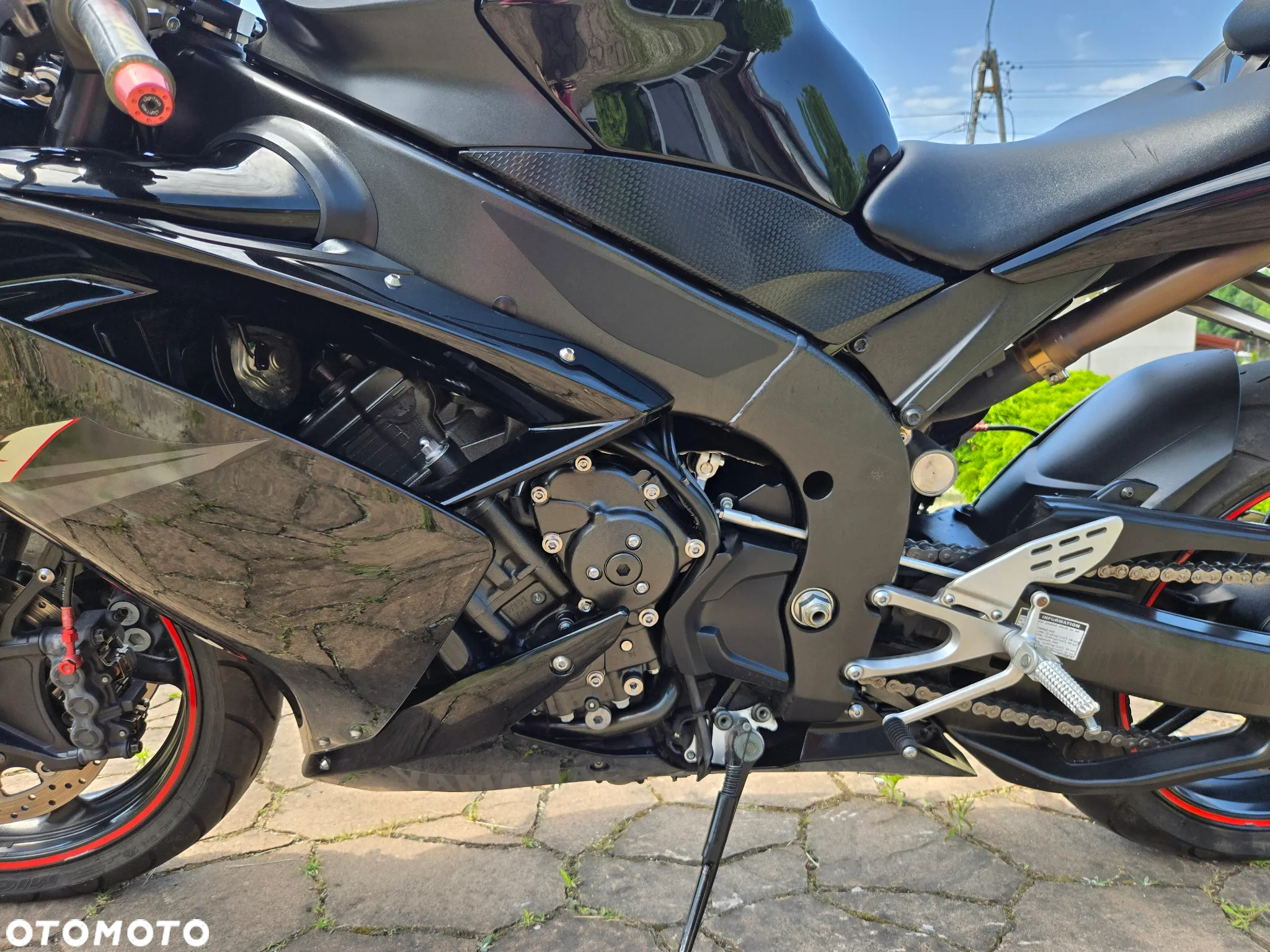 Yamaha R1 - 12