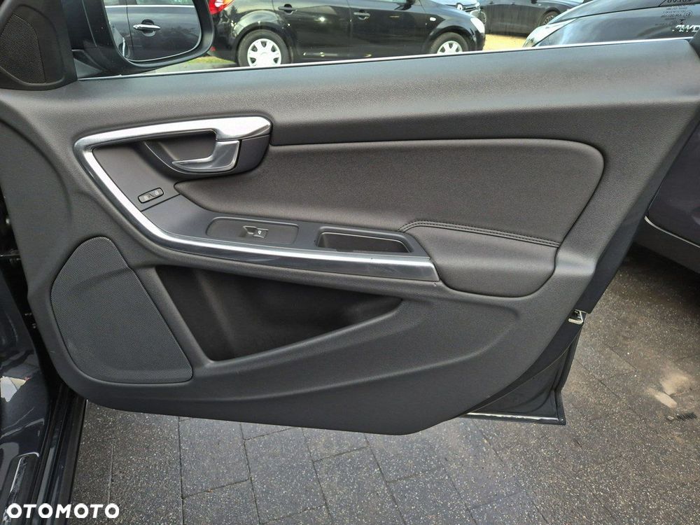 Volvo V60 D3 Momentum - 29