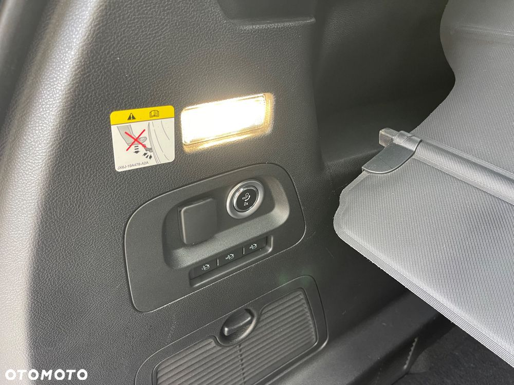 Ford S-Max - 12