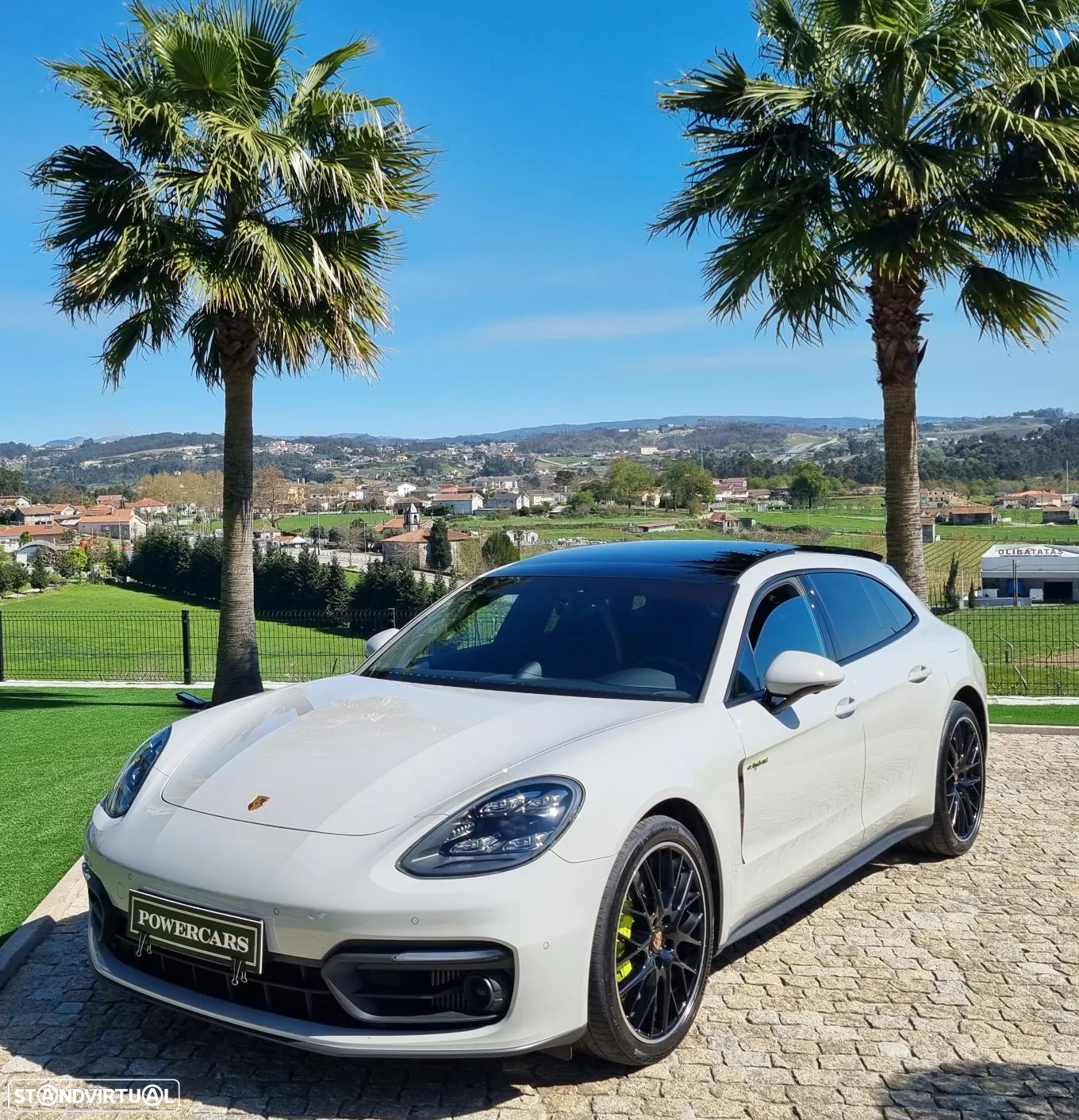 Porsche Panamera Sport Turismo 4 E-Hybrid - 1