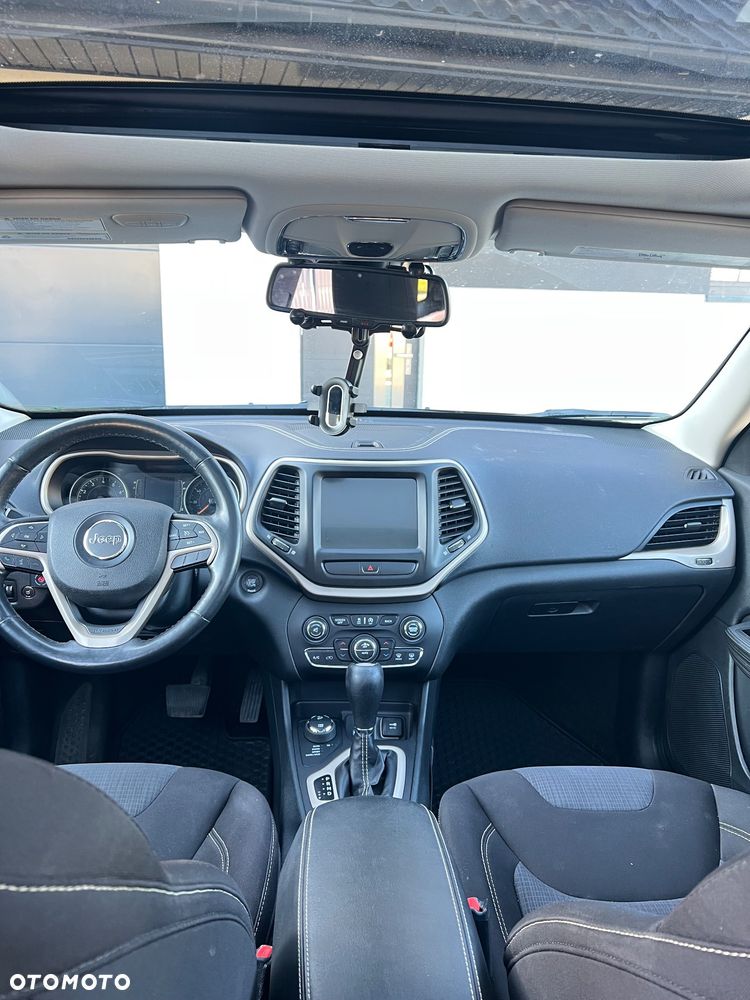 Jeep Cherokee - 13
