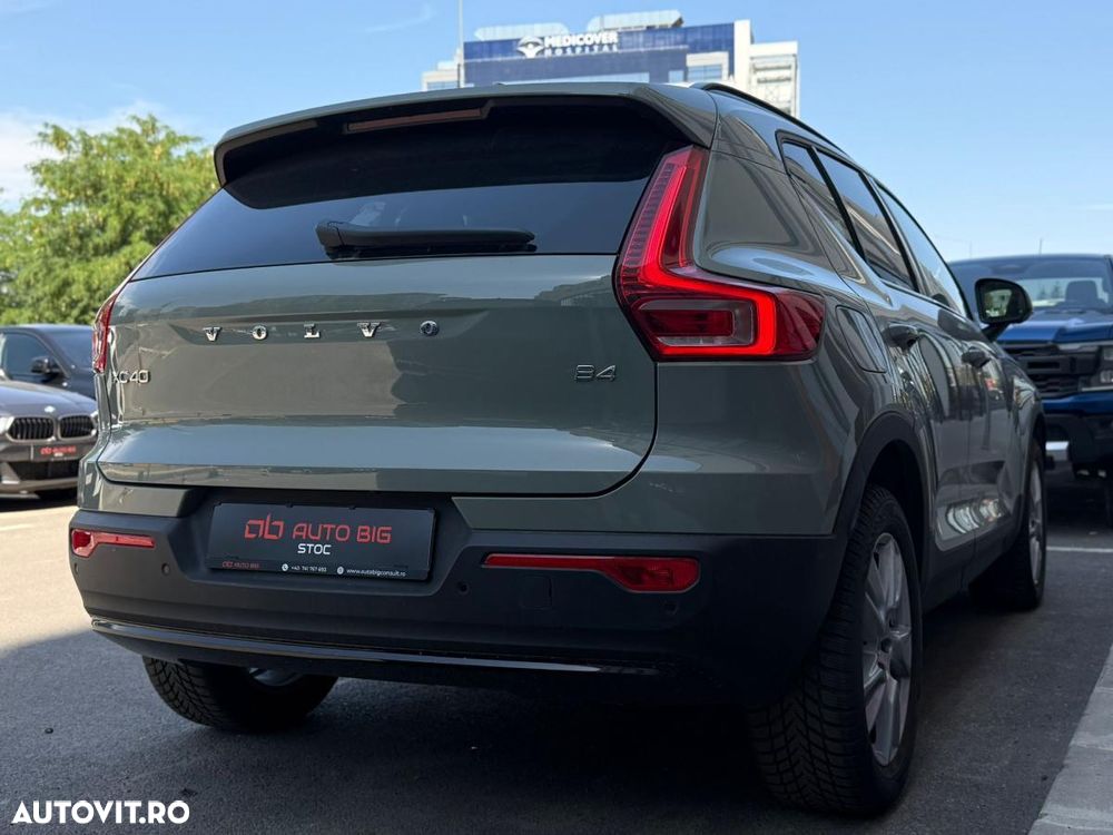 Volvo XC 40 B4 AT FWD MHEV Plus Dark - 8