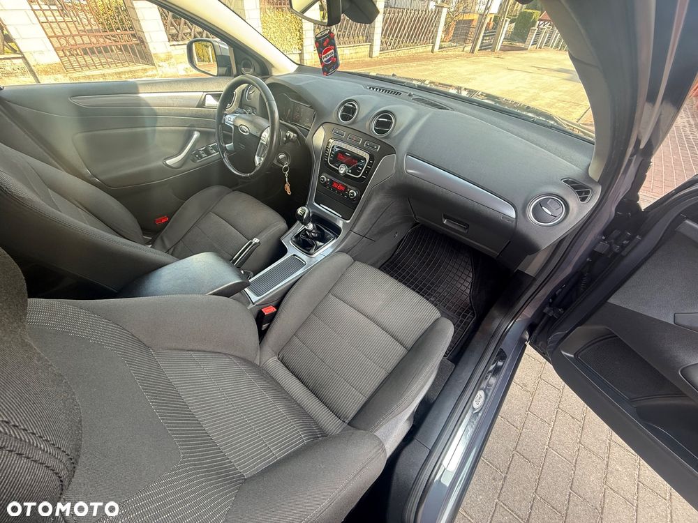 Ford Mondeo 2.0 TDCi Ghia - 12