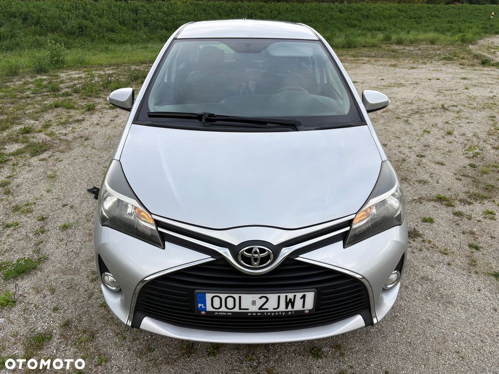 Toyota Yaris 2015 photo 2