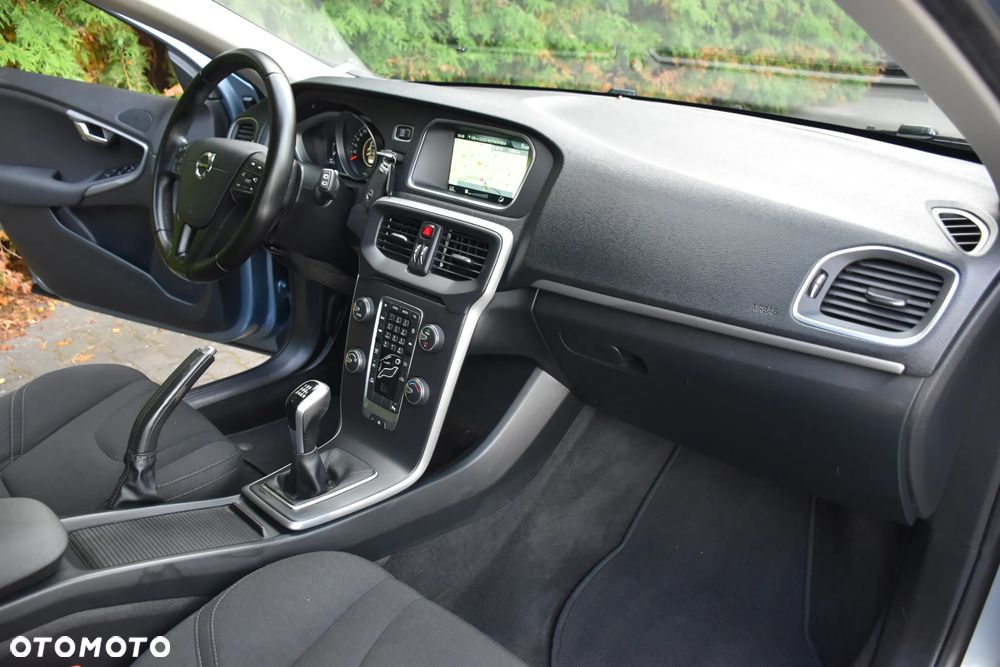 Volvo V40 D2 - 10