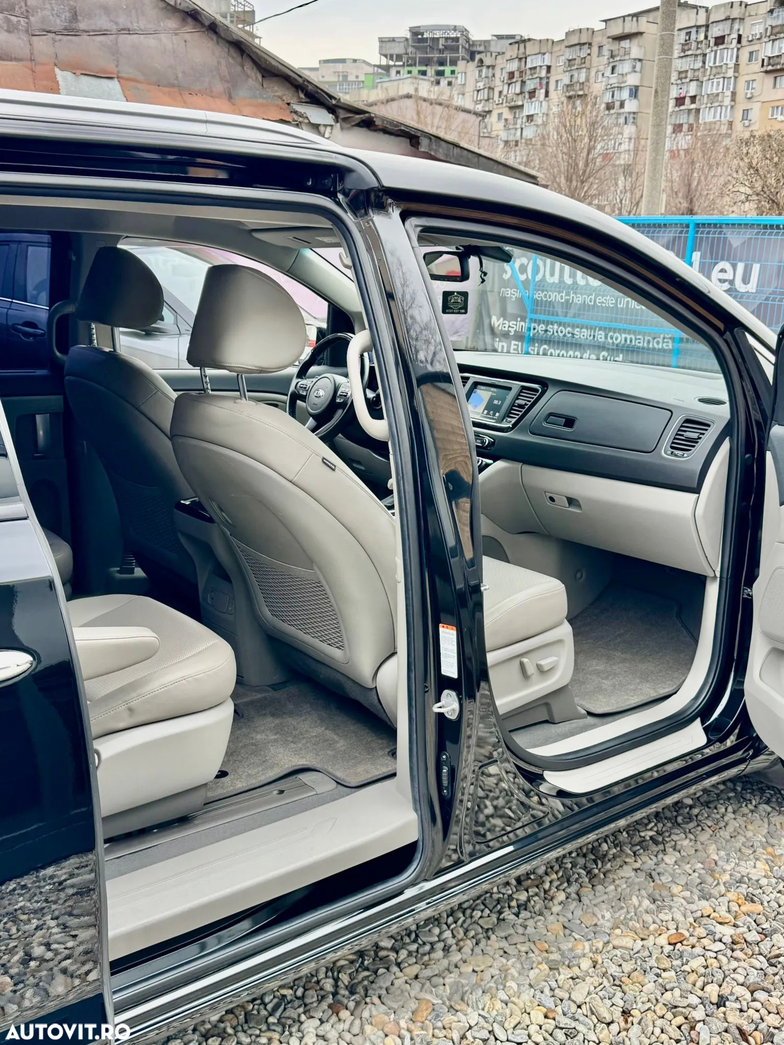 Kia Carnival - 10