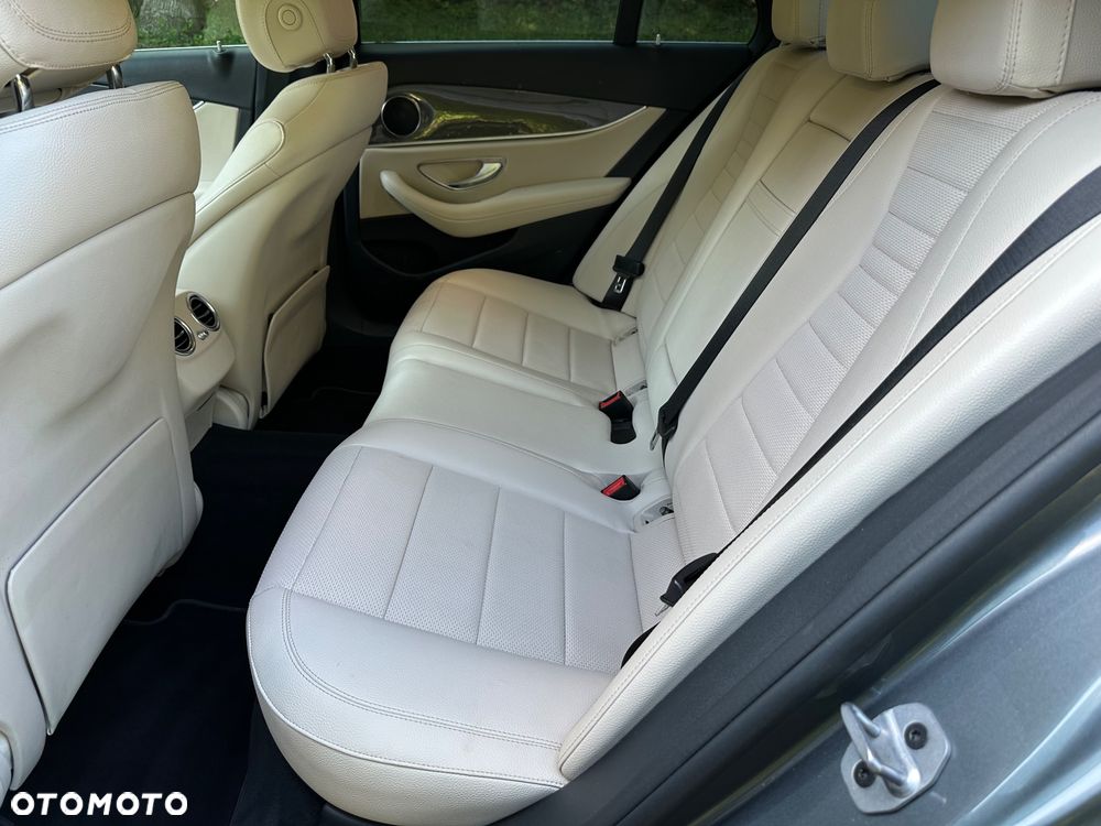 Mercedes-Benz Klasa E 220 d 4-Matic Business Edition 9G-TRONIC - 11