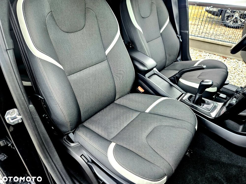 Volvo V40 T2 Linje Svart - 28