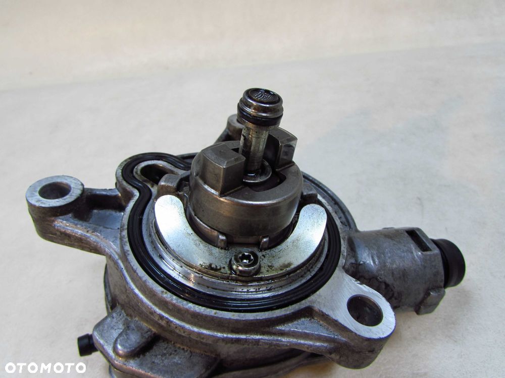 VOLVO S60 II V60 XC 2.4 D5 10- POMPA PODCISNIENIA VACUM 31375107 - 7