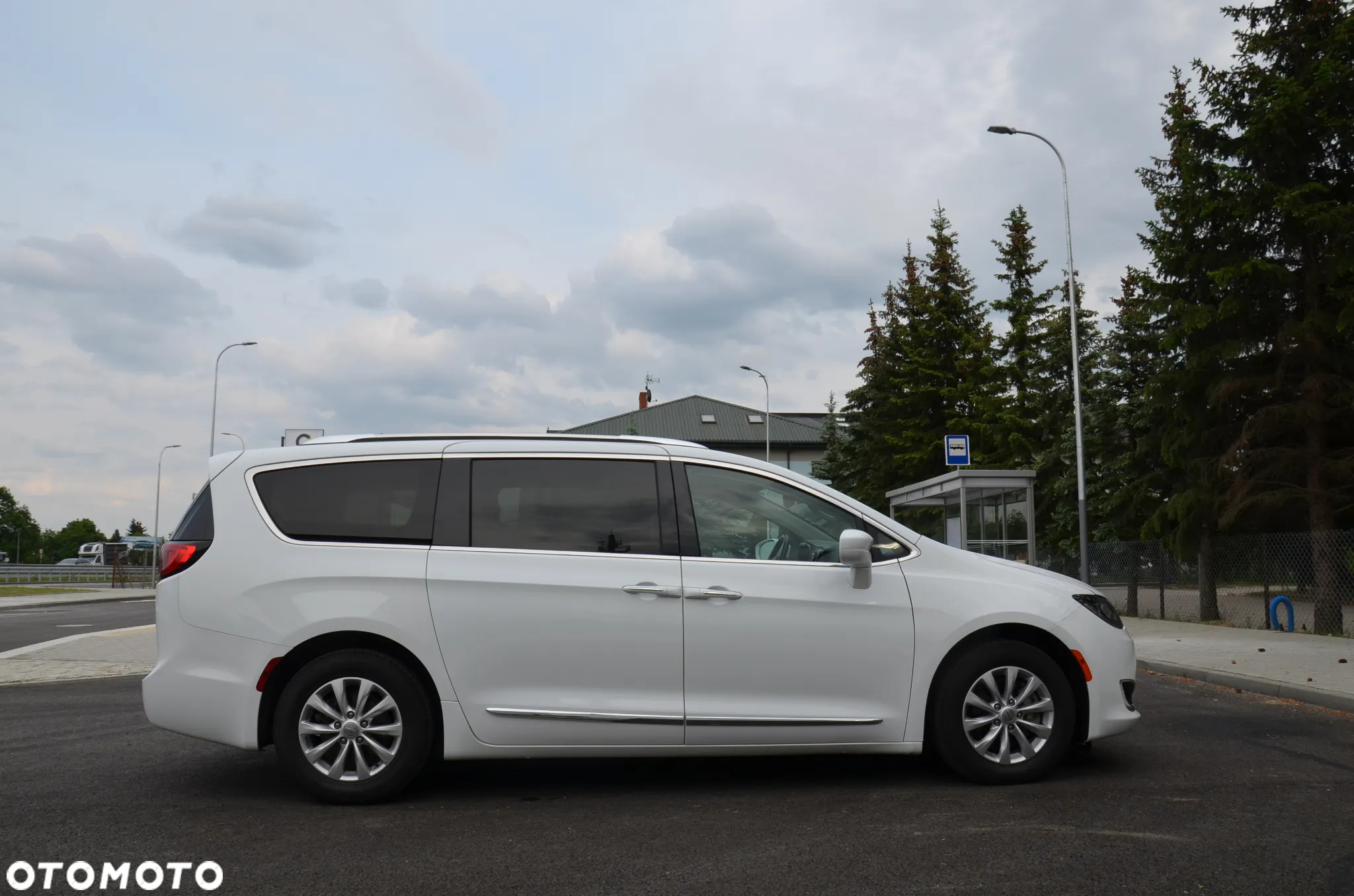 Chrysler Pacifica - 2