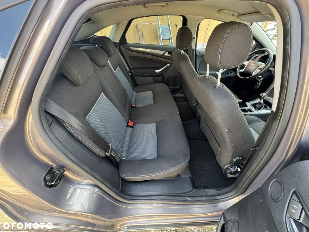 Ford Mondeo 1.6 T Ambiente - 25