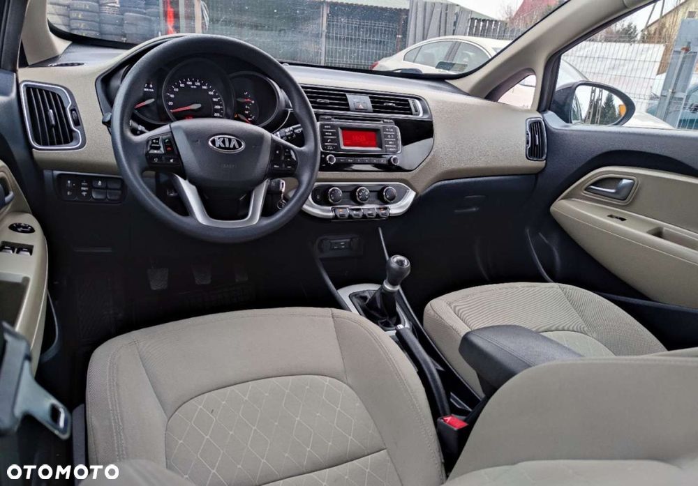 Kia Rio - 22