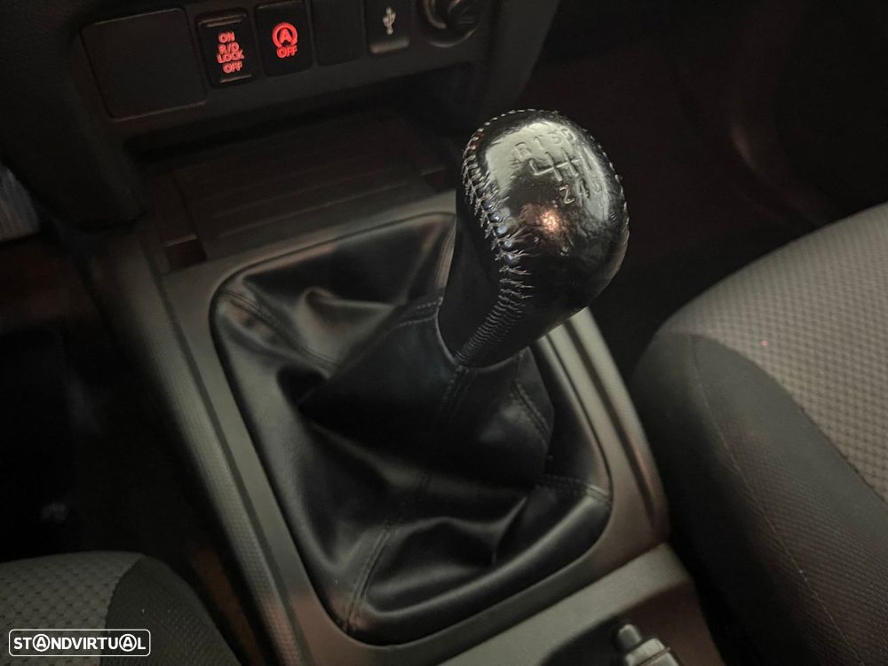 Mitsubishi L200 2.3 DI-D CD Invite 4WD - 25