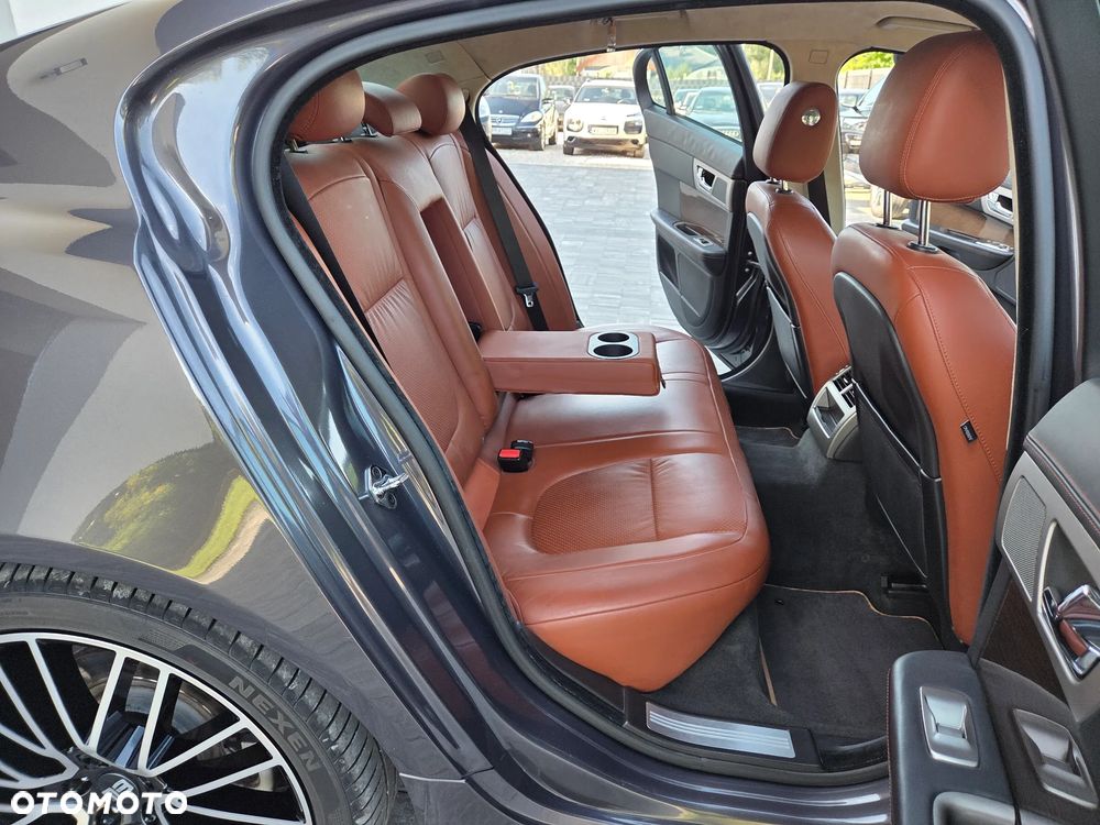 Jaguar XF 3.0 V6 S - 25