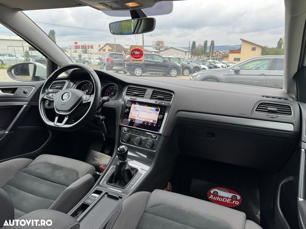 Volkswagen Golf - 6