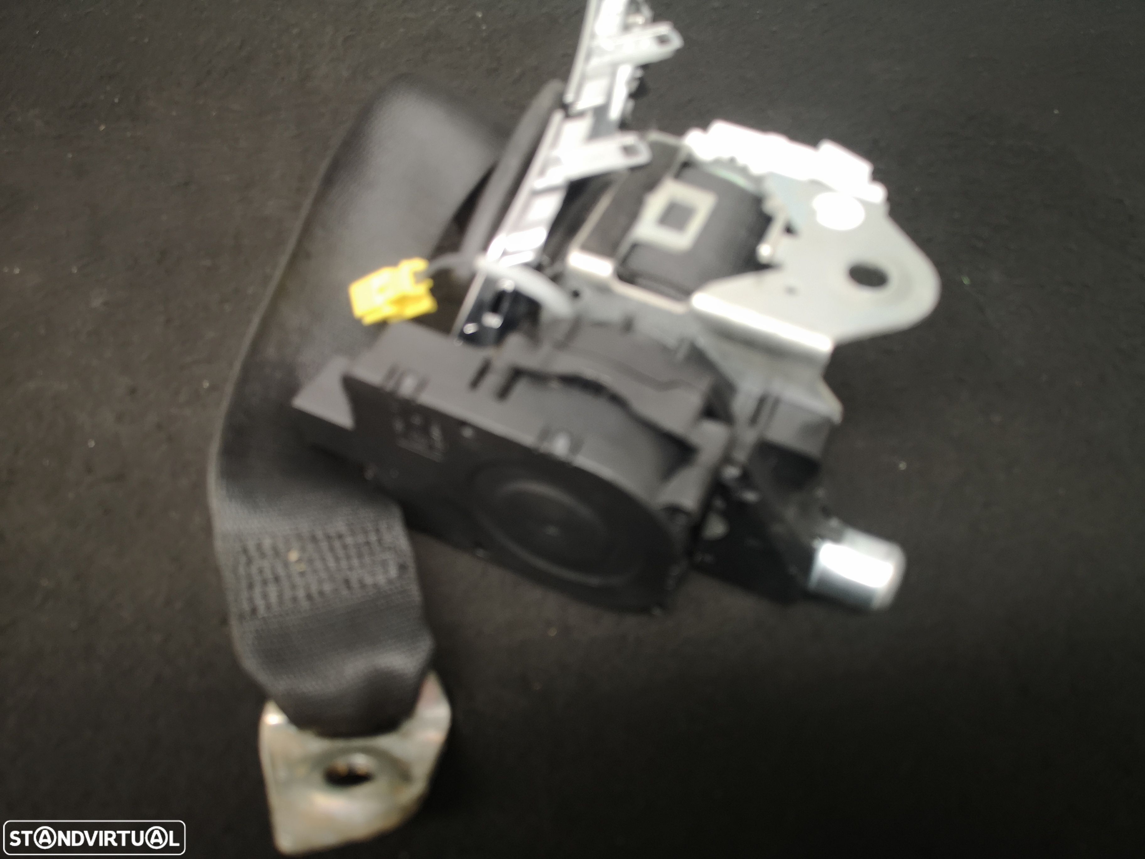 Cinto de Segurança traseira direita  Mercedes w222 class S 2013+ - 1