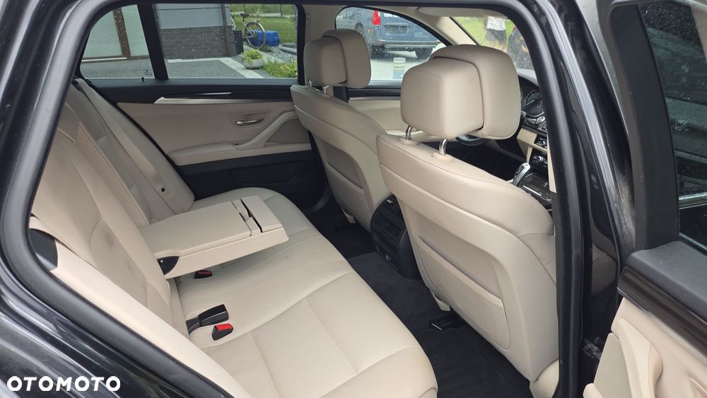 BMW Seria 5 525d - 17