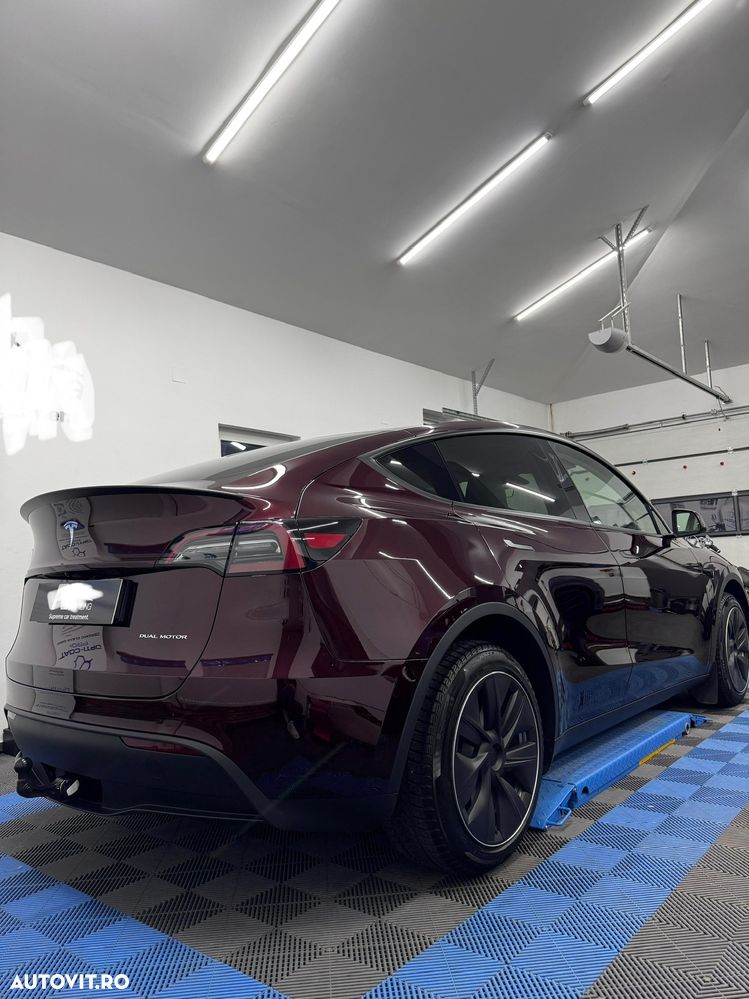 Tesla Model Y - 1
