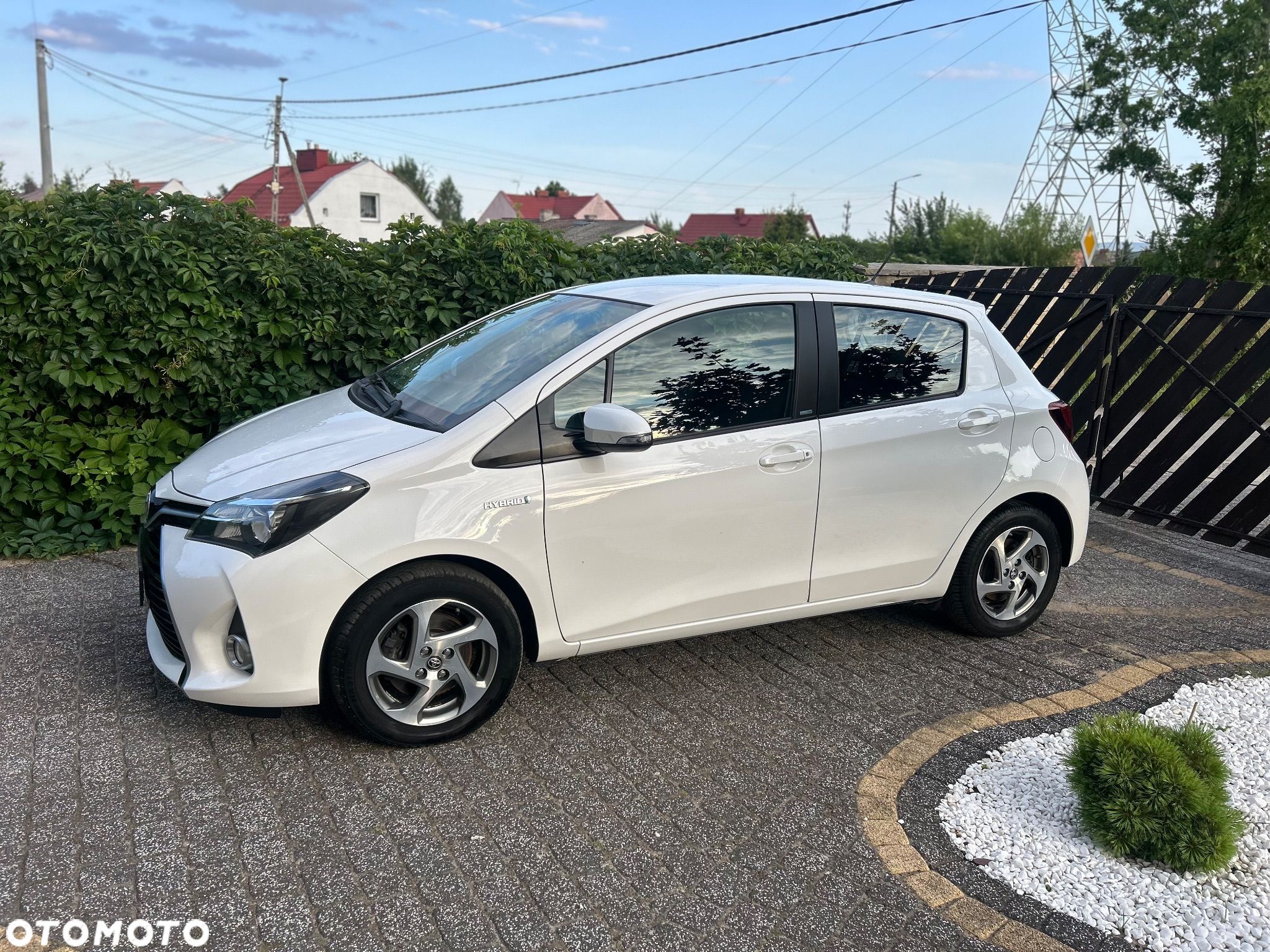 Toyota Yaris Hybrid 100 Premium - 1