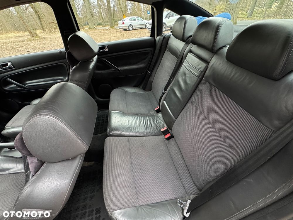 Volkswagen Passat 1.9 TDI Comfortline - 8