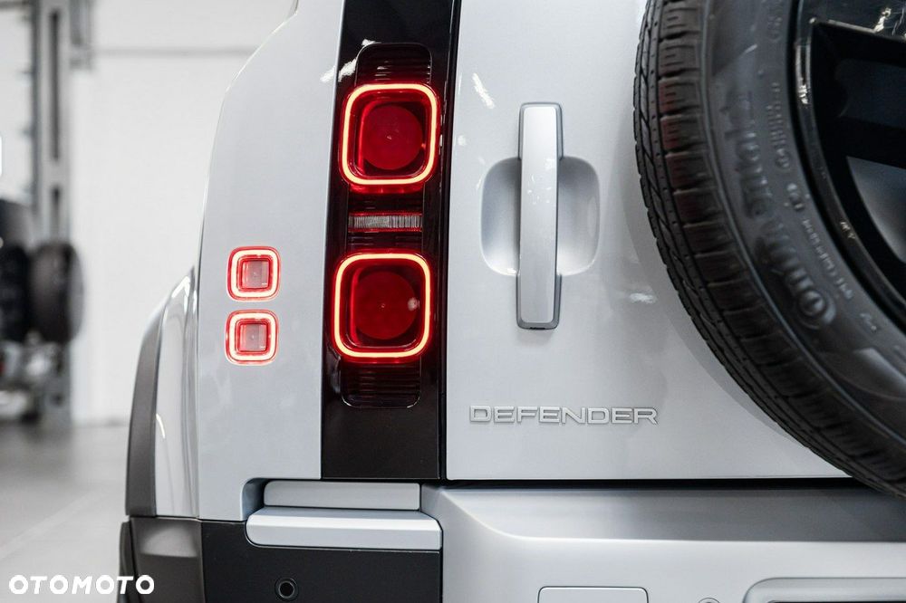 Land Rover Defender - 19