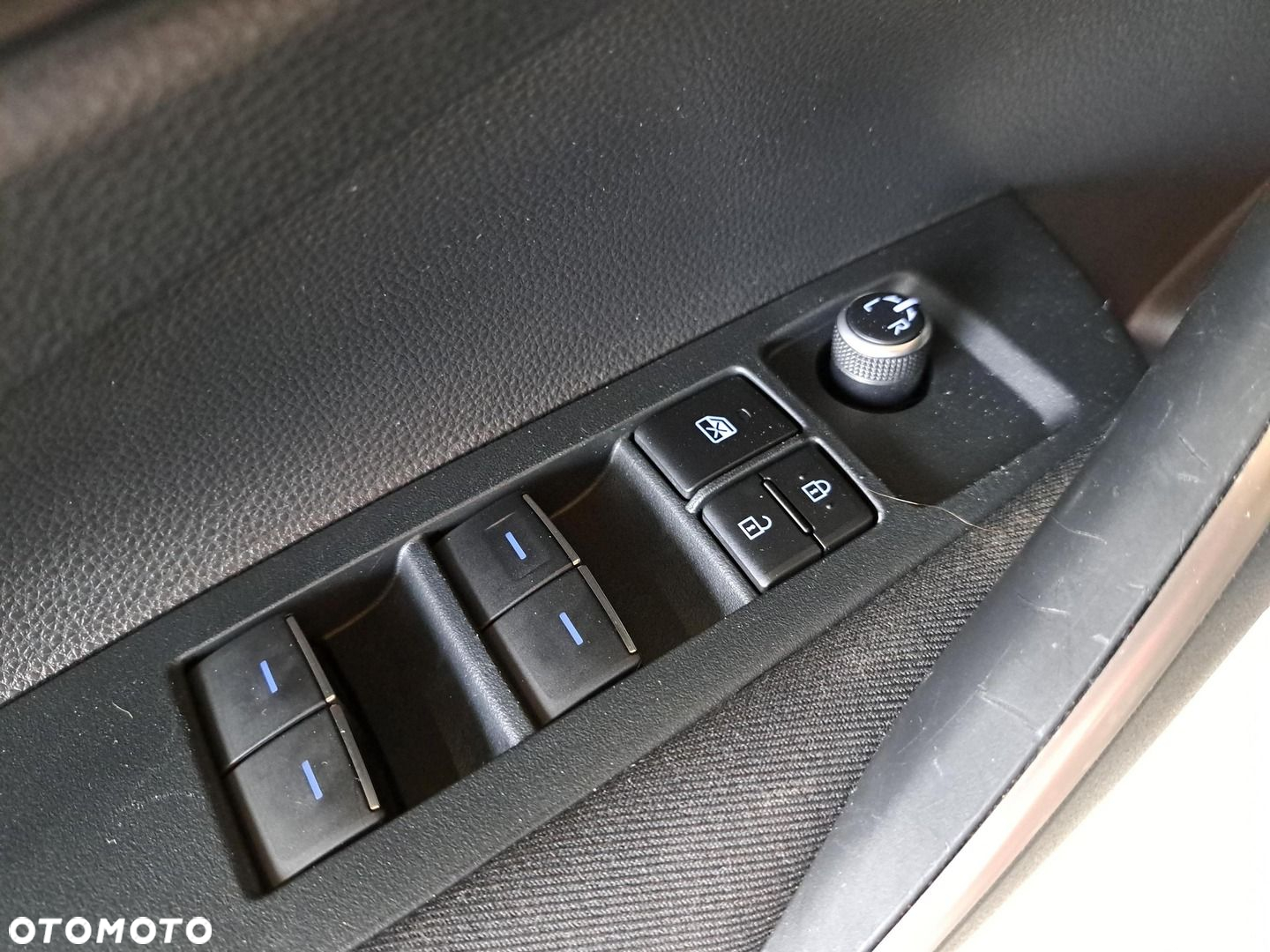 Toyota Corolla - 30