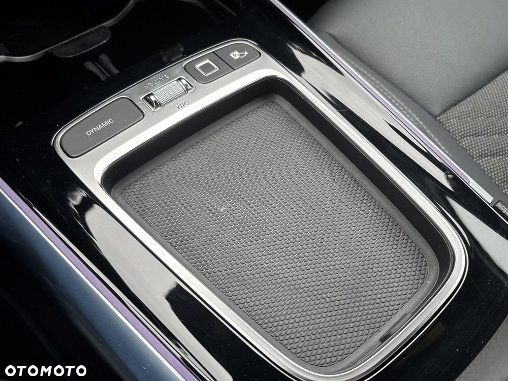 Mercedes-Benz GLA - 24