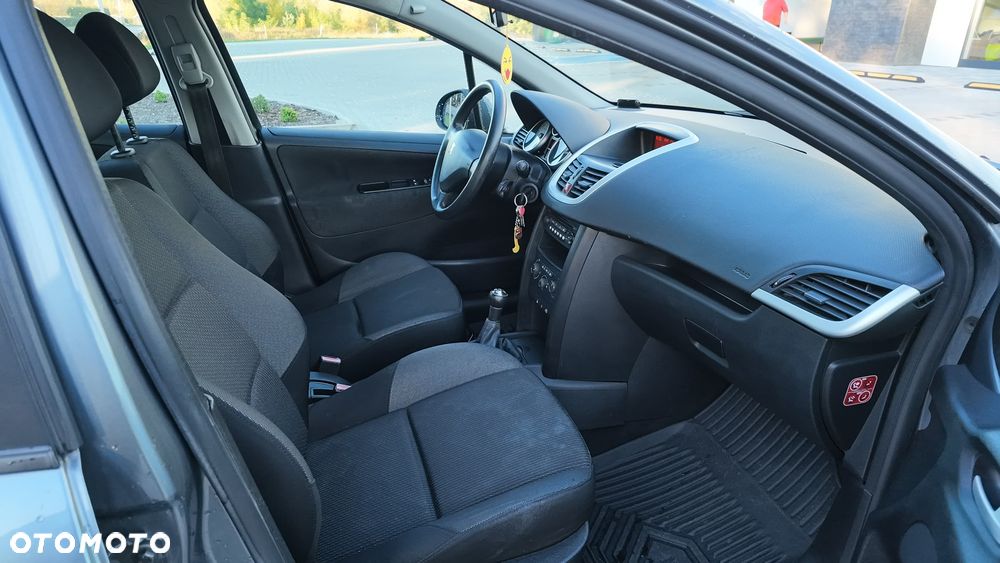 Peugeot 207 2009 photo 3