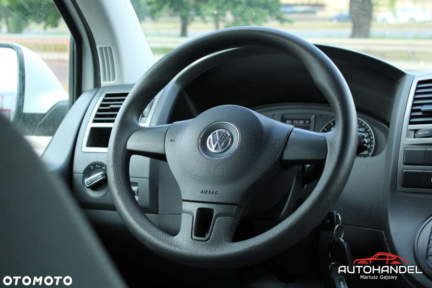 Volkswagen Caravelle - 9