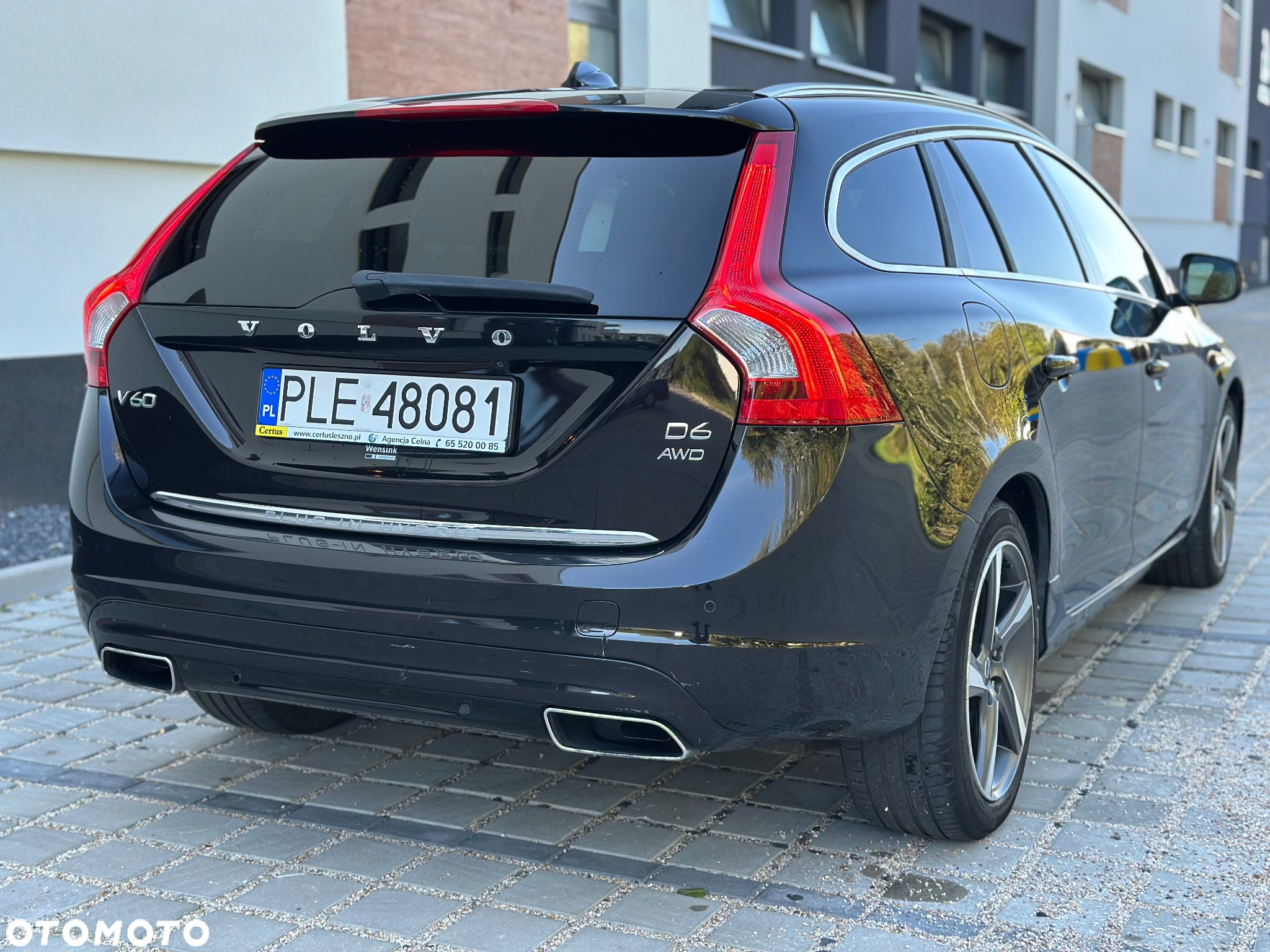 Volvo V60 D6 AWD Plug-in Hybrid Momentum - 7