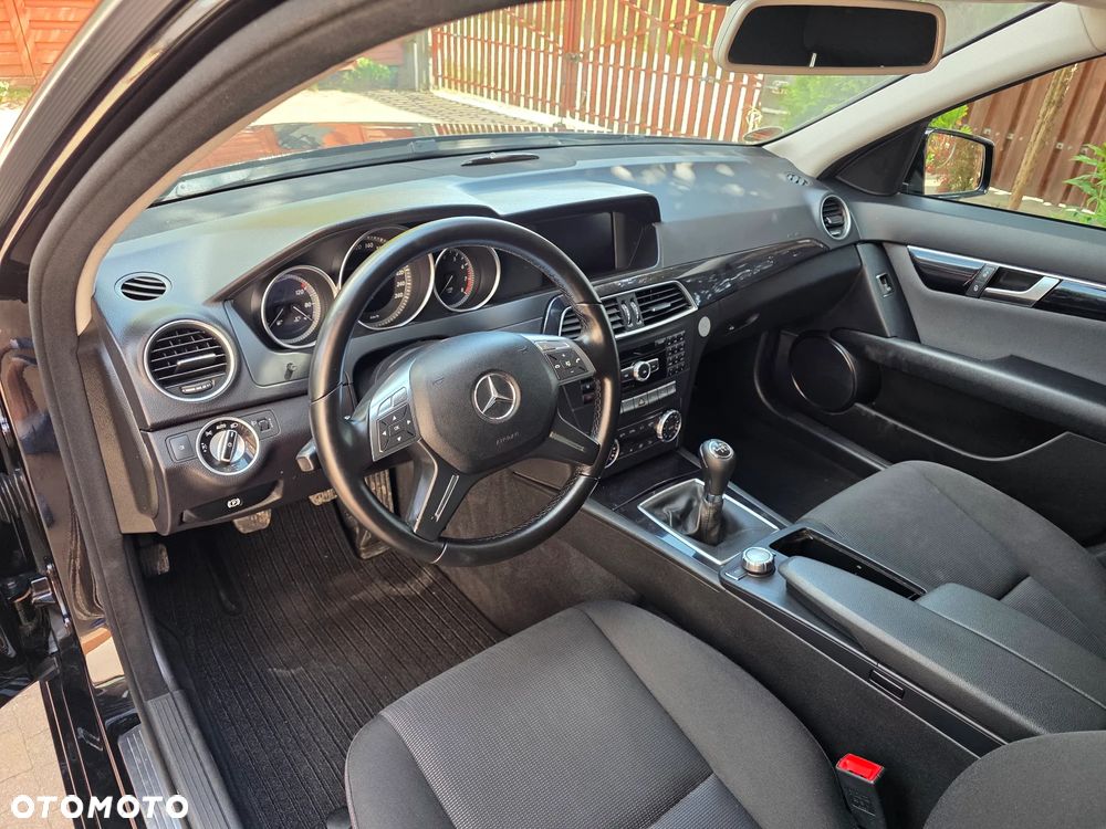 Mercedes-Benz Klasa C 180 BlueEFFICIENCY Elegance - 34