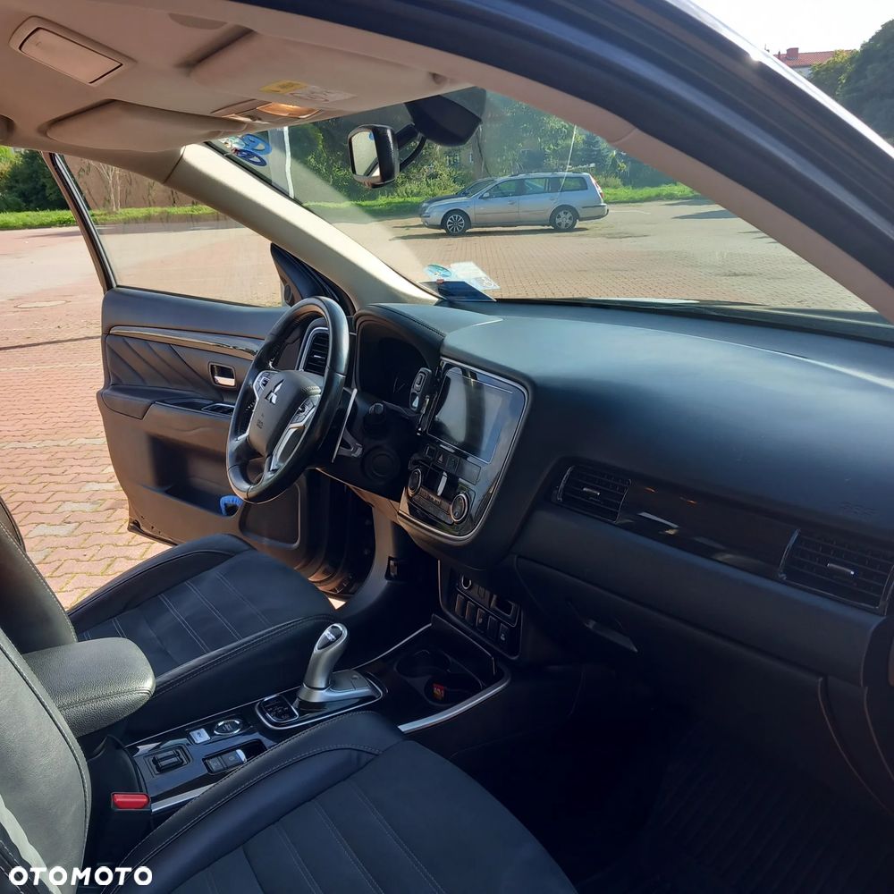 Mitsubishi Outlander - 30