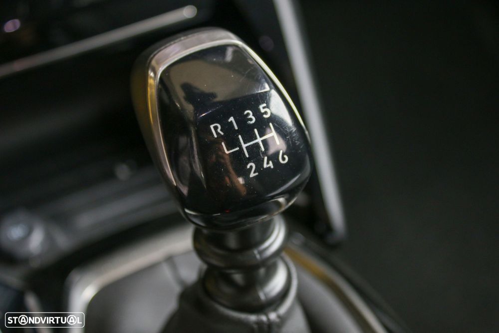 Peugeot 2008 1.2 PureTech Allure - 29