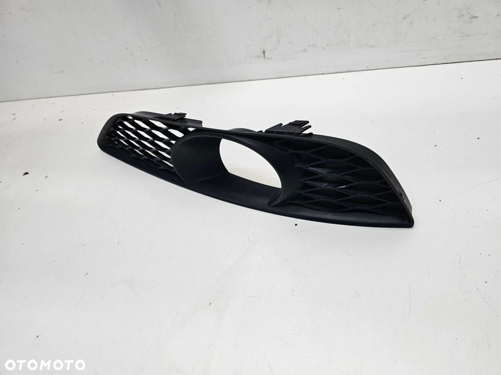 KRATKA HALOGENU ATRAPA ZDERZAKA PRAWA AUDI Q7 4L LIFT 4L0807676C - 3