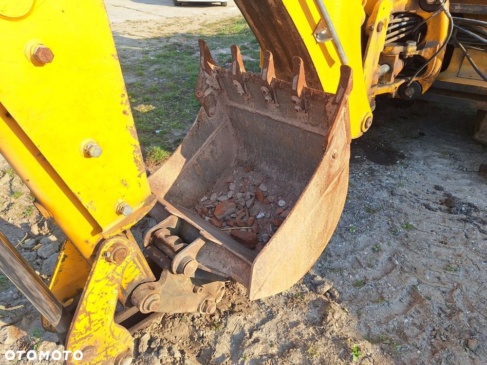 JCB 3Cx 4X4 - 40