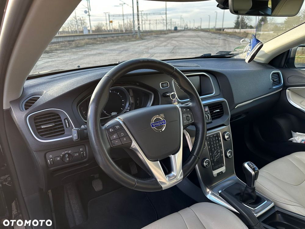 Volvo V40 D2 Momentum - 18
